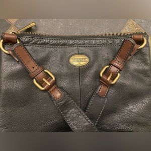 LIKE NEW Fossil Leather Crossbody zipper top - adjustable strap